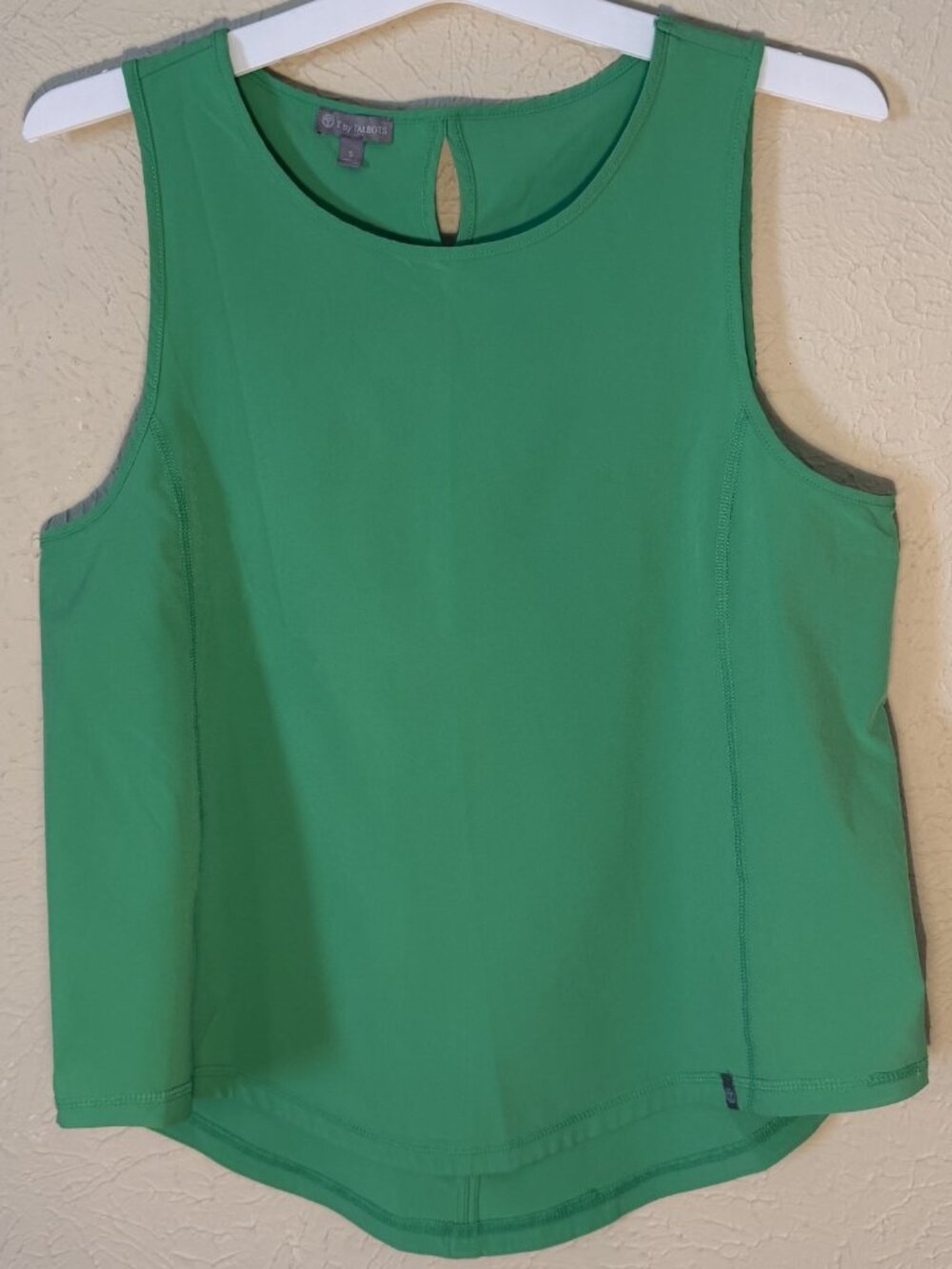 T by Talbots Spring Green Workout Tank Top with Keyhole in back, Size Small